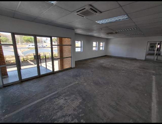3,355M² OFFICE TO LET IN HALFWAY GARDENS